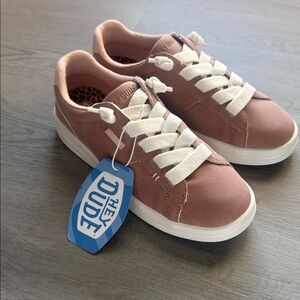 NWT Hey Dude women’s Size 8